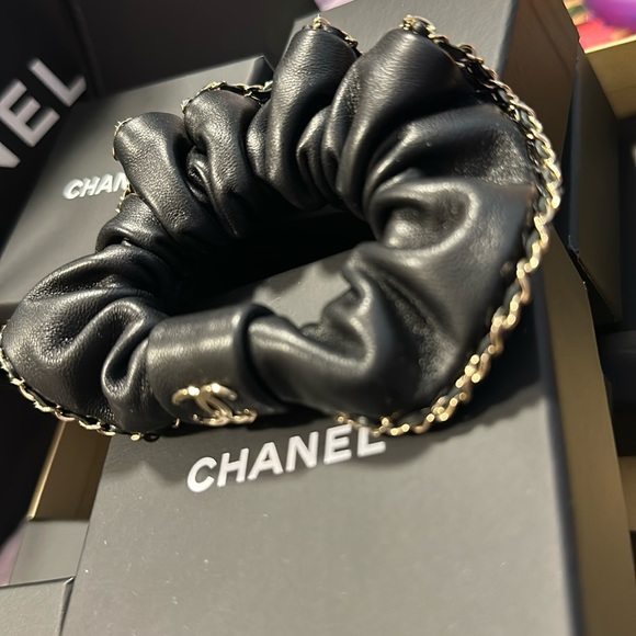 chanel hair scrunchie
